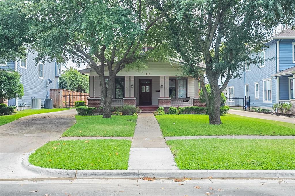 Dallas Neighborhood Home For Sale - $747,000