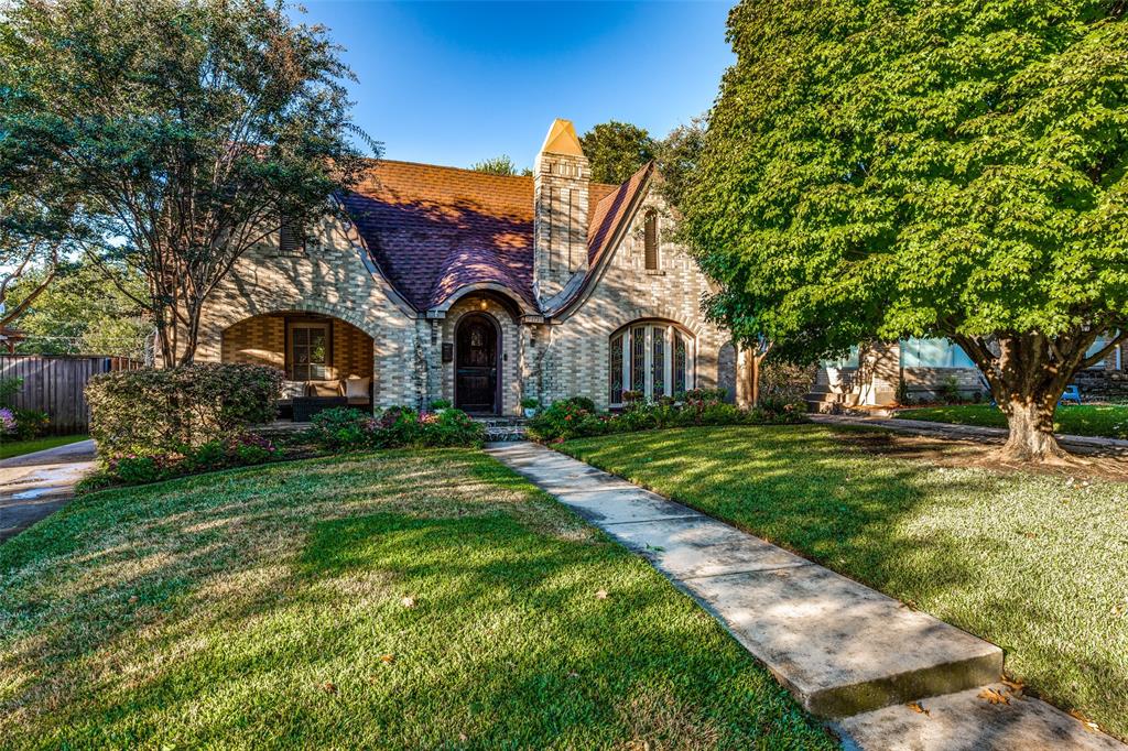 Dallas Neighborhood Home For Sale - $899,900