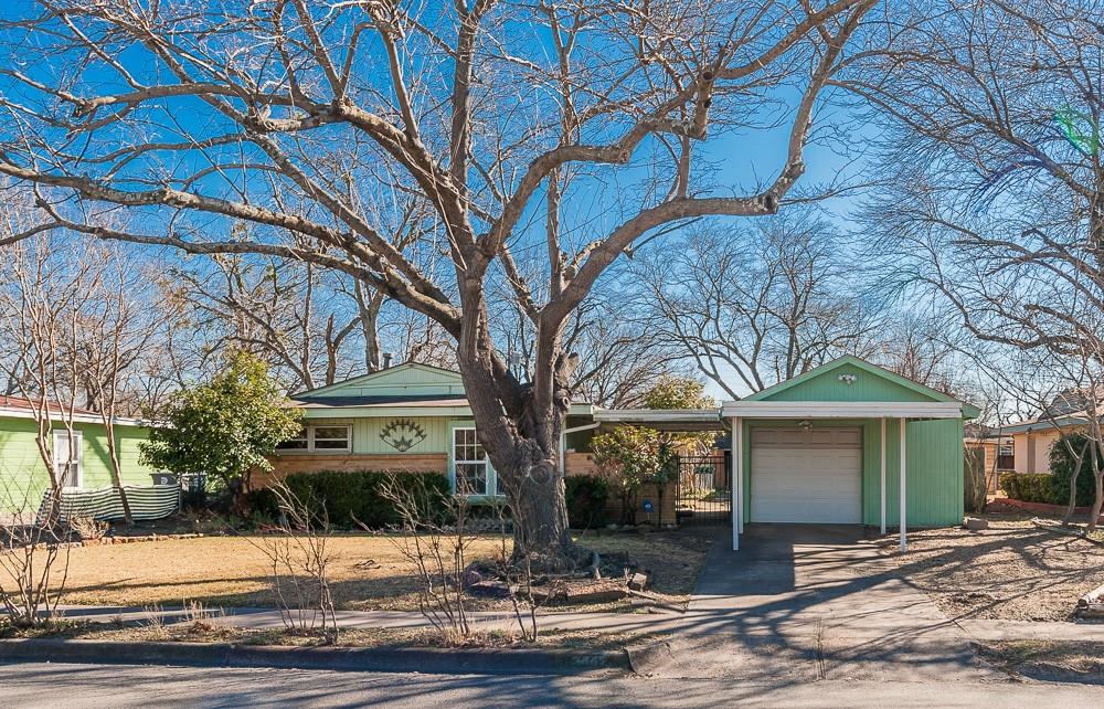 Dallas Neighborhood Home For Sale - $299,900