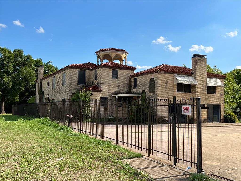 Dallas Neighborhood Home For Sale - $3,450,000