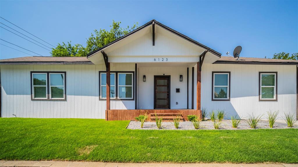 Dallas Neighborhood Home For Sale - $405,000