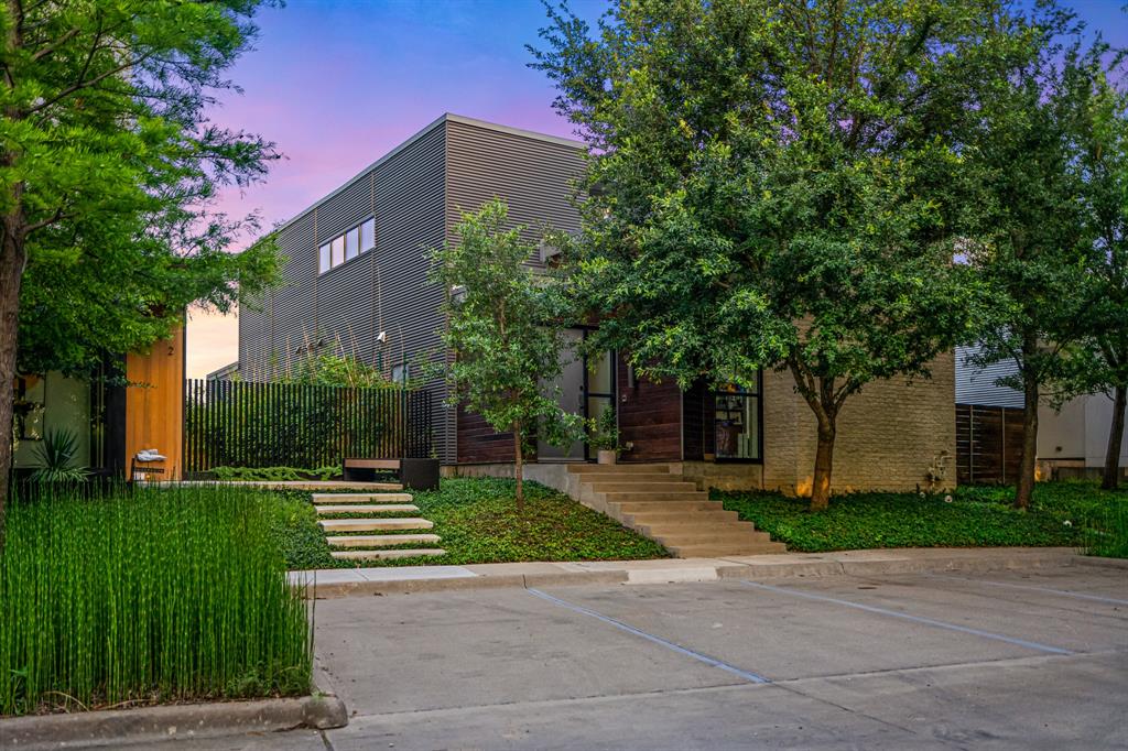 Dallas Neighborhood Home For Sale - $1,100,000