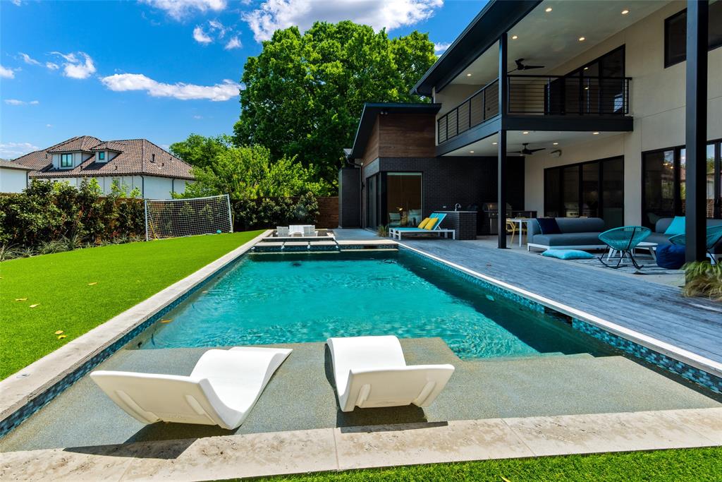 Dallas Neighborhood Home For Sale - $2,490,000