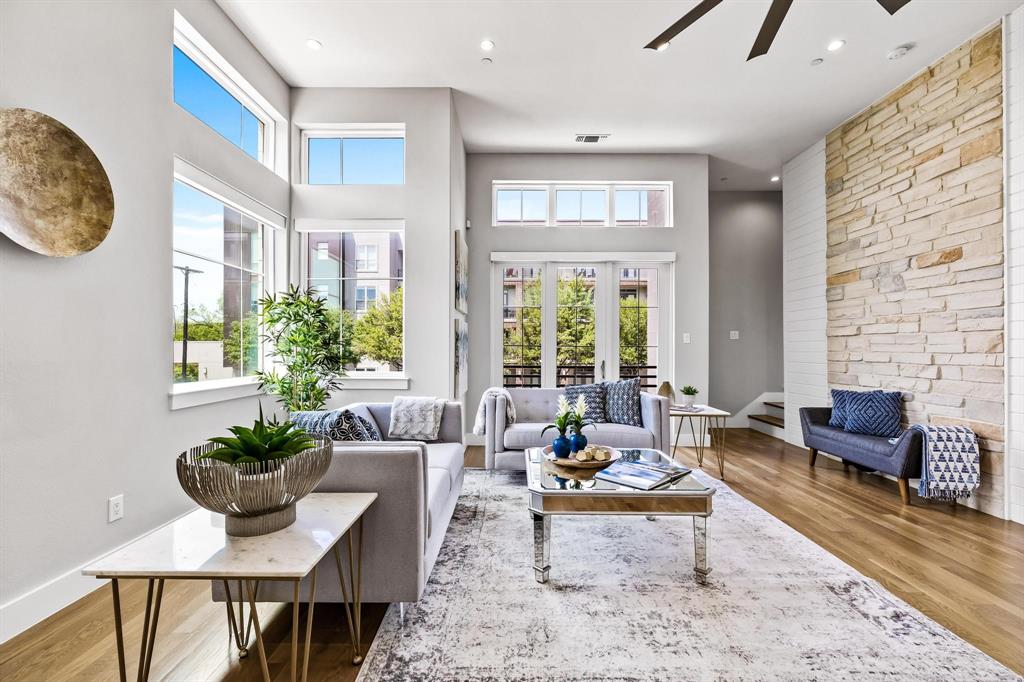 Dallas Neighborhood Home For Sale - $700,000