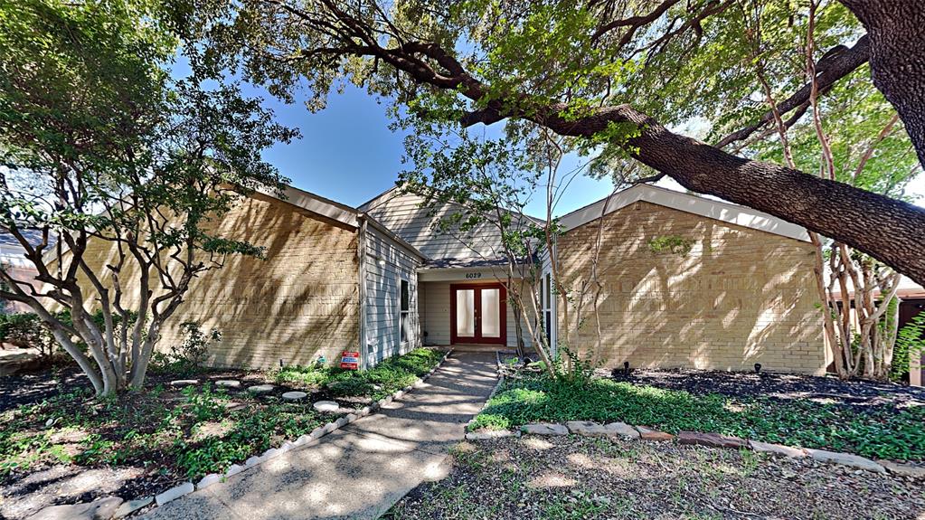 Dallas Neighborhood Home For Sale - $489,900