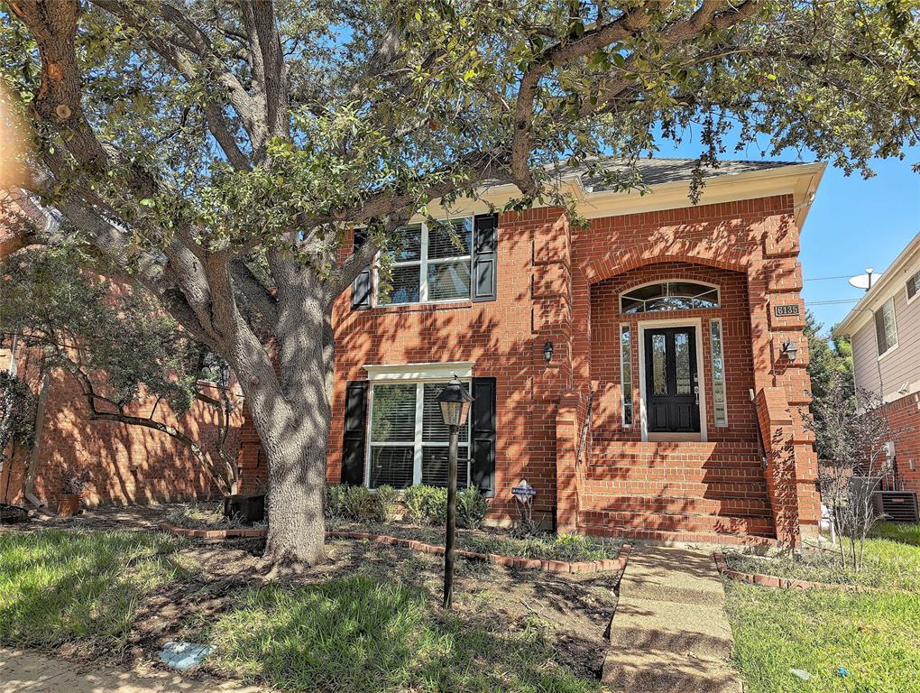 Dallas Neighborhood Home For Sale - $400,000