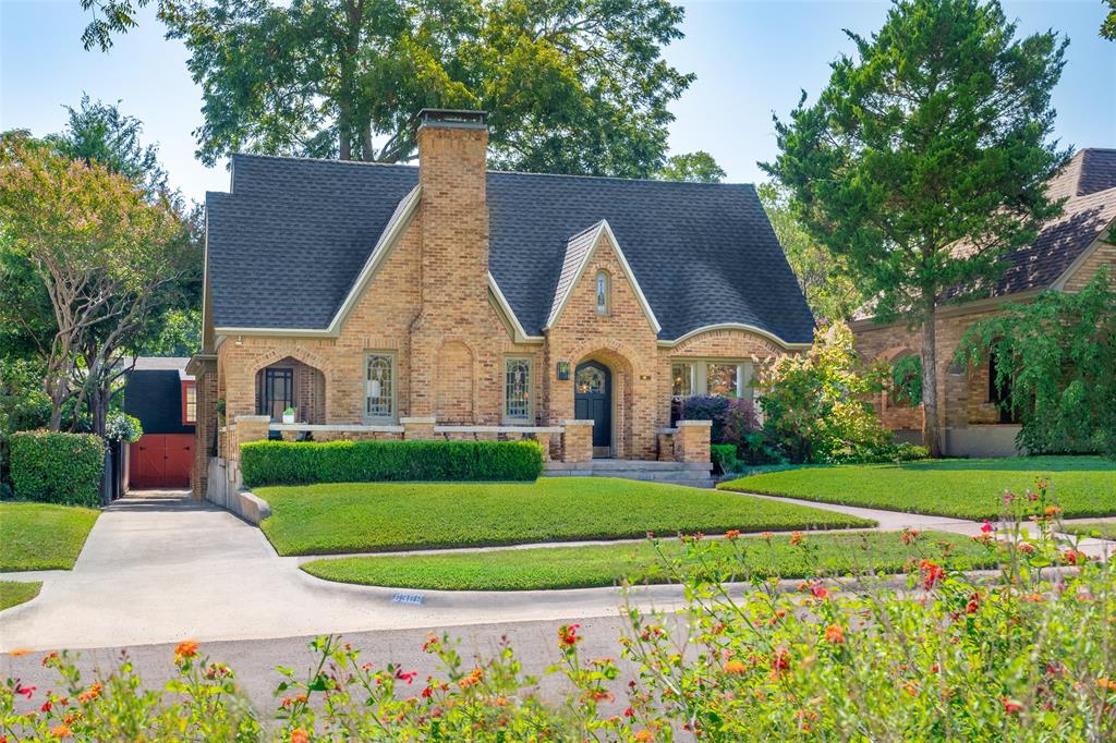 Dallas Neighborhood Home For Sale - $1,154,000