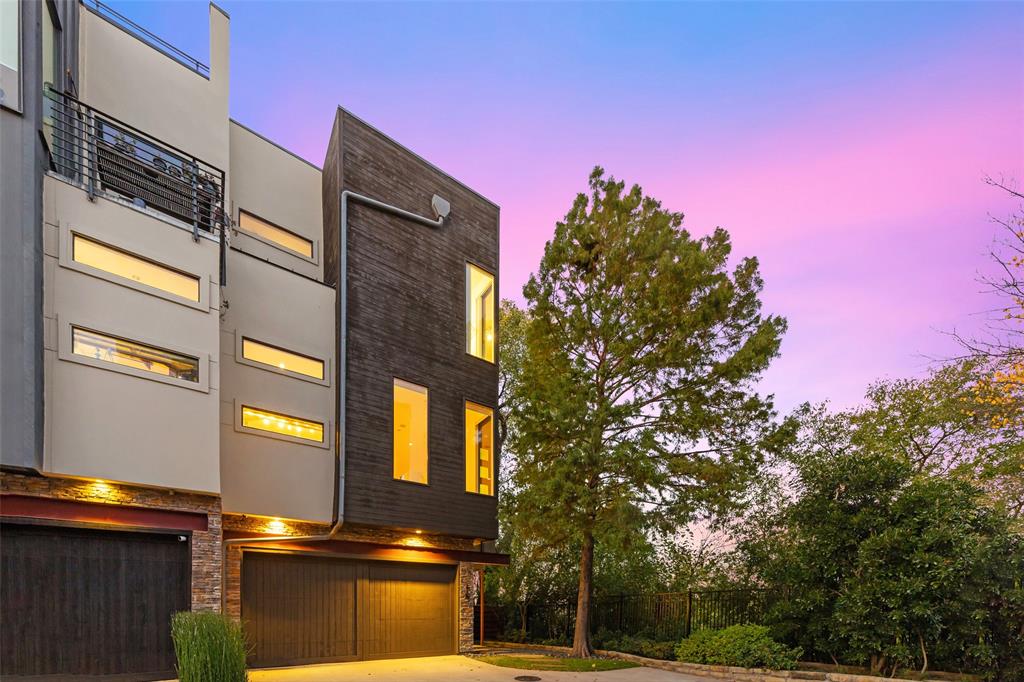 Dallas Neighborhood Home For Sale - $749,900