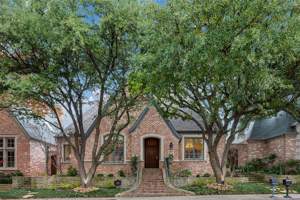 Dallas Neighborhood Home For Sale - $1,075,000