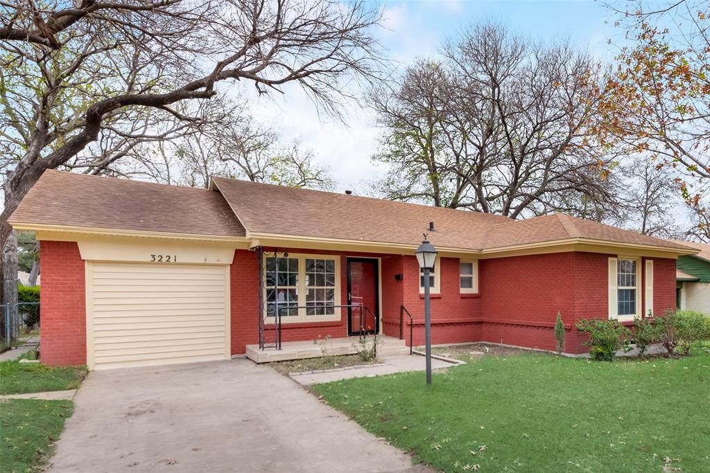 Dallas Neighborhood Home For Sale - $300,000