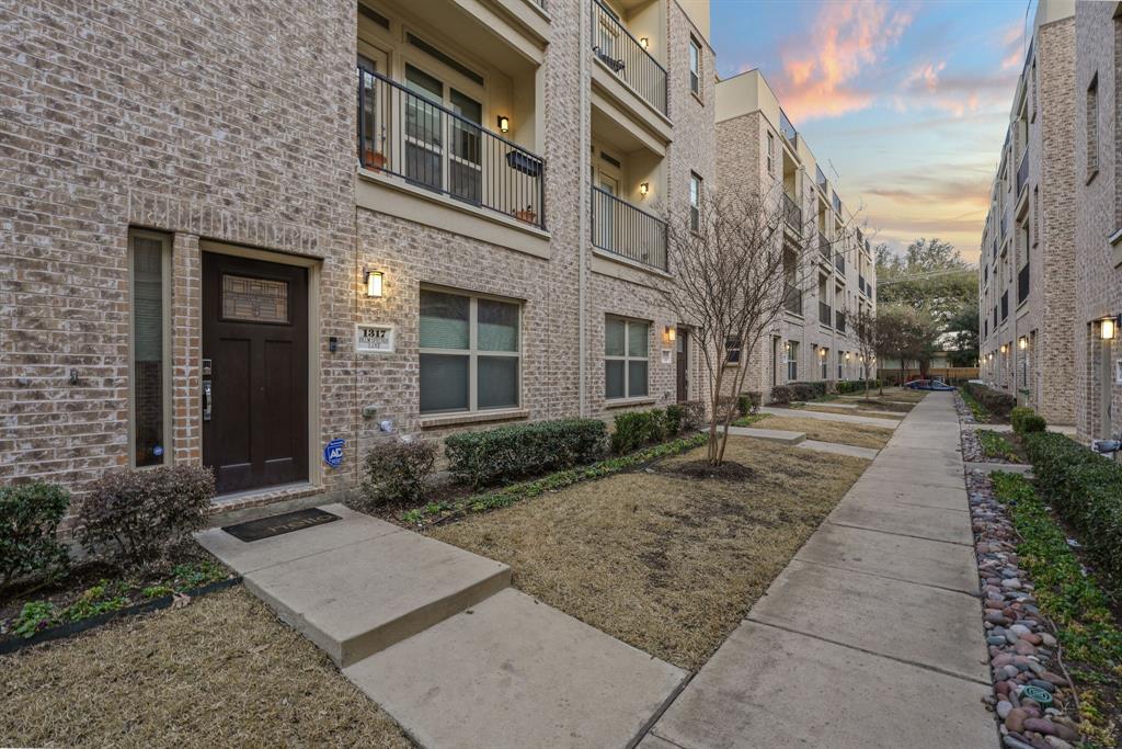 Dallas Neighborhood Home For Sale - $529,000