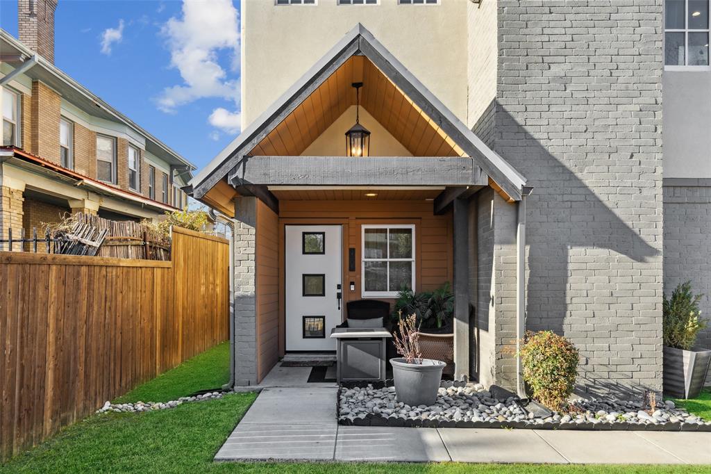 Dallas Neighborhood Home For Sale - $495,000