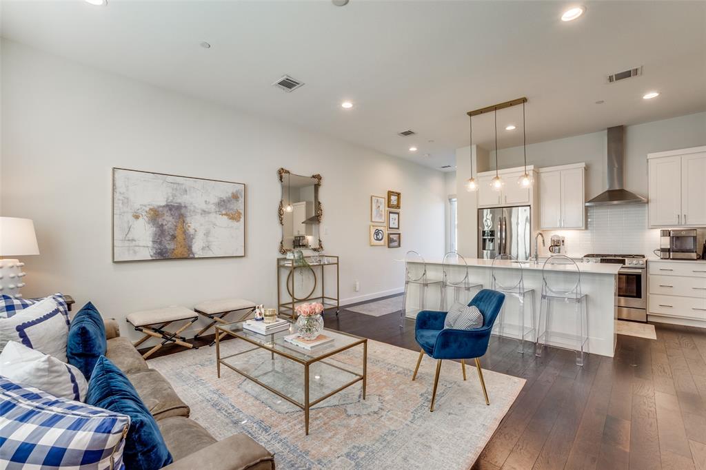 Dallas Neighborhood Home For Sale - $489,000
