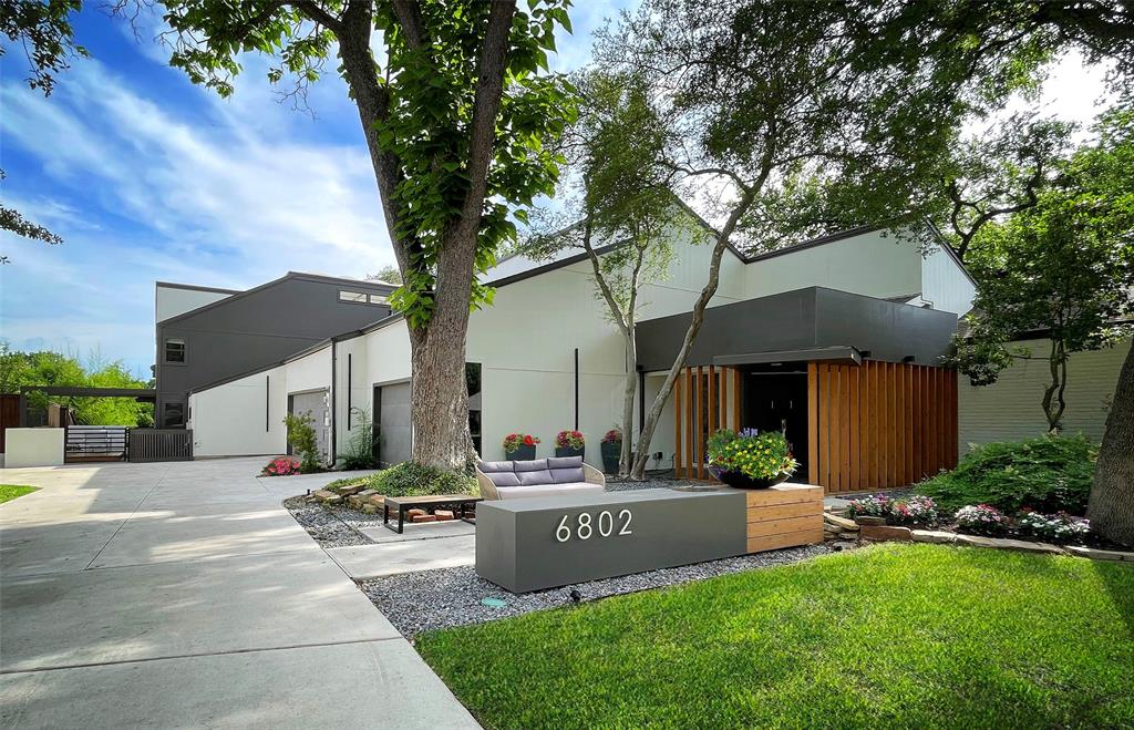 Dallas Neighborhood Home For Sale - $2,330,000