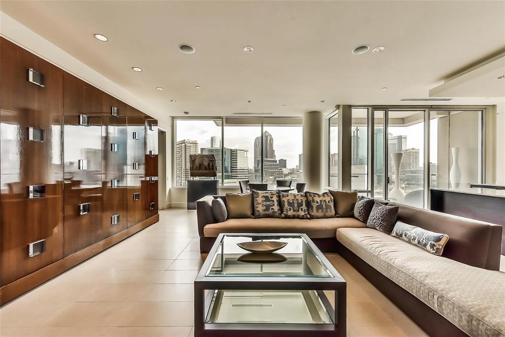 Dallas Neighborhood Home For Sale - $849,000