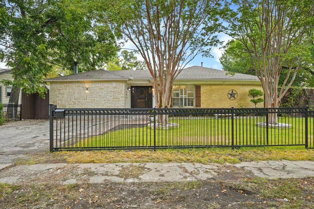 Dallas Neighborhood Home For Sale - $339,999