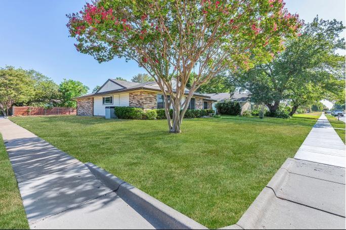 Garland Neighborhood Home For Sale - $490,000